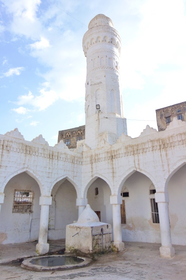 queen-arwa-mosque-courtyard