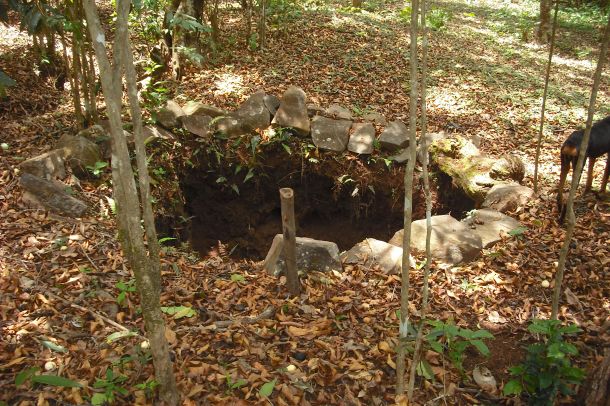 Crater-from-bomb-during-el-salvador-war