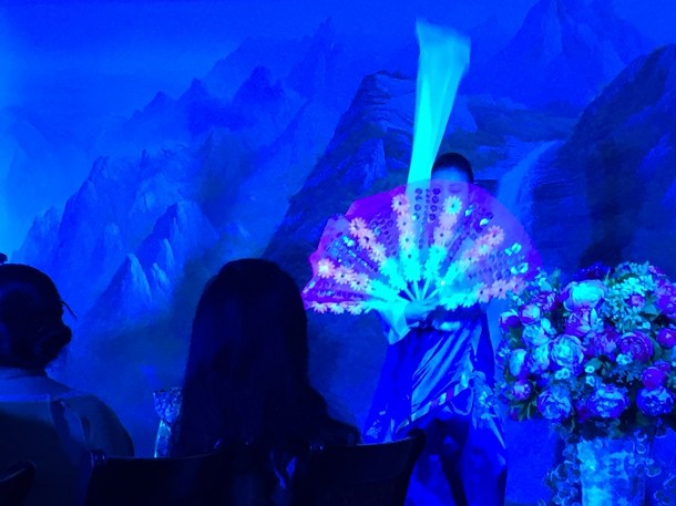 performance-north-korean-restaurant-dubai