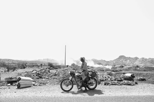 making-charcoal-yemen