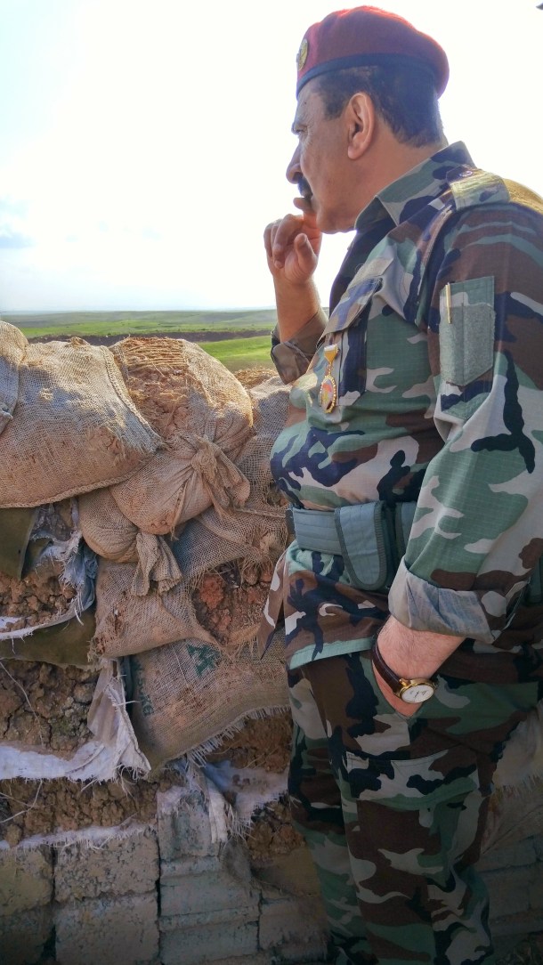 general-sarhad-anwarbag-betwata-contemplates-the-islamic-state-positions-in-the-distance-and-the-coming-battle-for-mosul