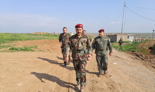 general-sarhad-anwarbag-betwata-meeting-his-peshmerga-fighters
