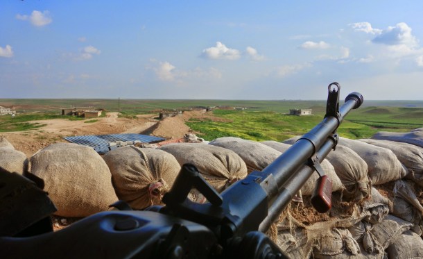 heavy-machine-gun-points-toward-territory-still-held-by-islamic-state