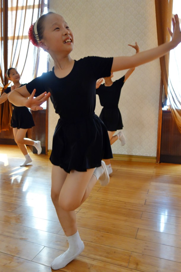performers-children's-palace-north-korea