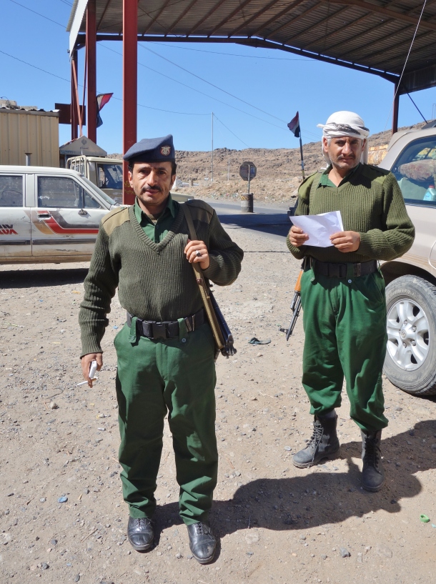 soldiers-loyal-to-the-internationally-recognized-government-of-yemen-at-a-checkpoint