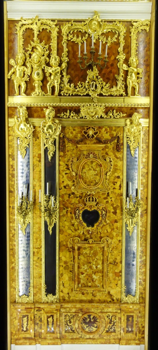 fragment-of-famous-amber-room